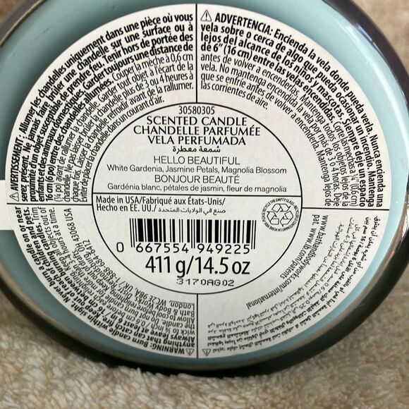 Bath and Body Works Hello Beautiful Candle - Picture 3 of 3